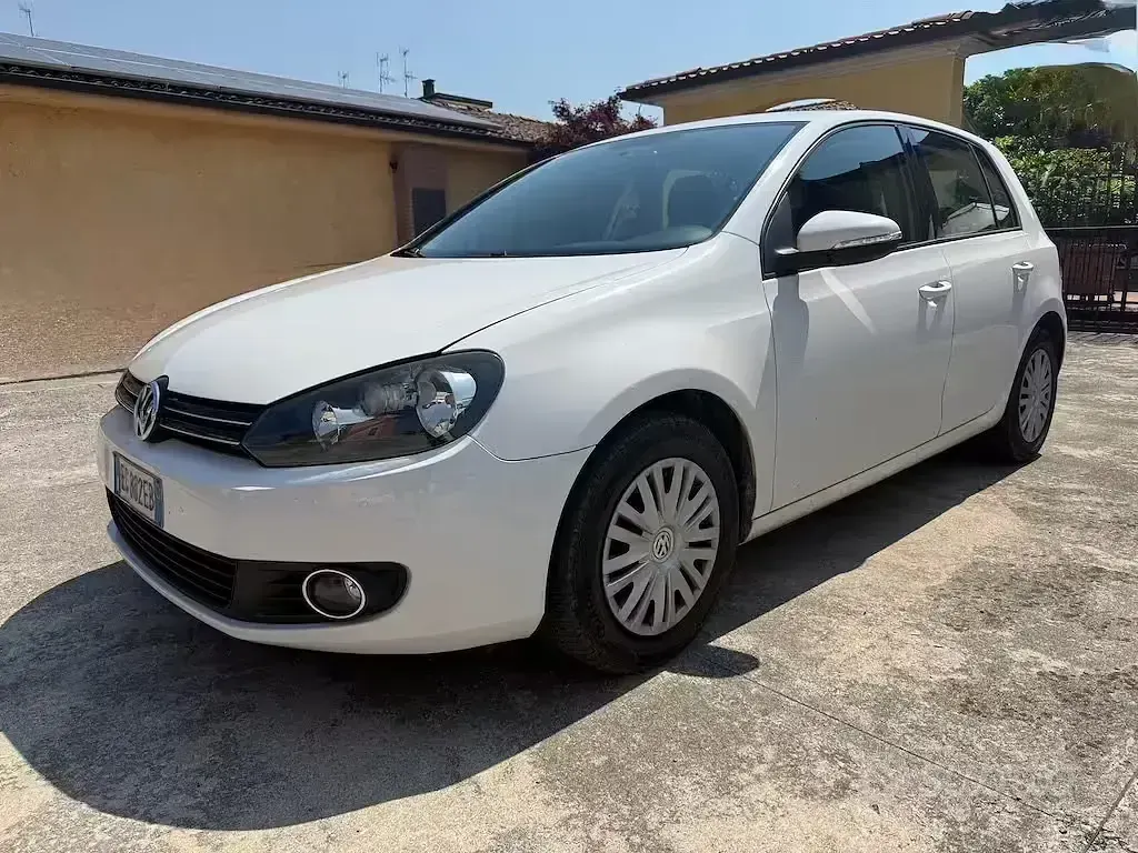 Usata VW Golf VI Trendline 102 CV (75 kW) 2010 Bianco Utilitaria