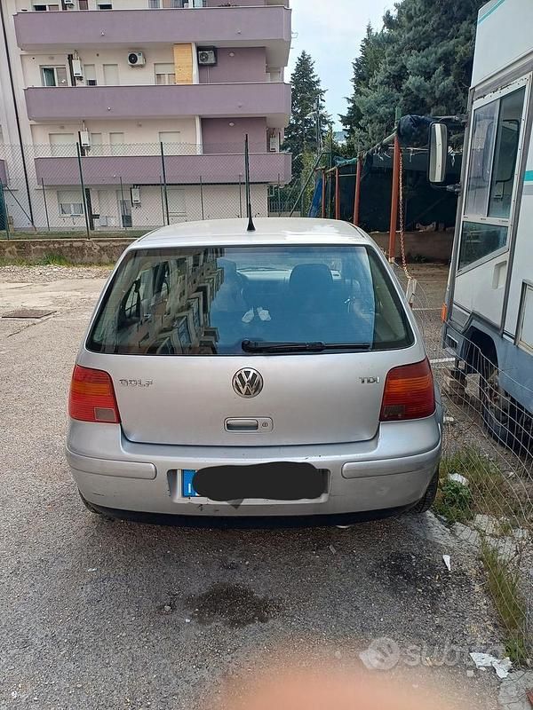 Usata VW Golf IV 105 CV (77 kW) 2002 Grigio Utilitaria