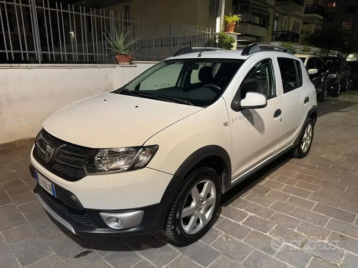 Usata Dacia Sandero Stepway 90 CV (66 kW) 2014 Bianco Utilitaria