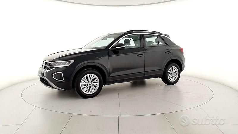Usado VW T-Roc Life 150 CV (110 kW) 2024 Negro SUV