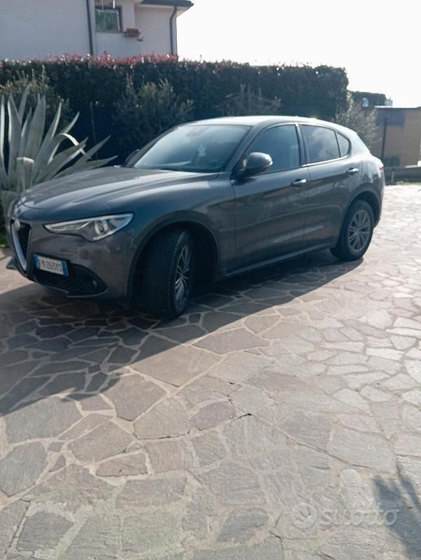 Usata Alfa Romeo Stelvio 180 CV (132 kW) 2017 Grigio SUV