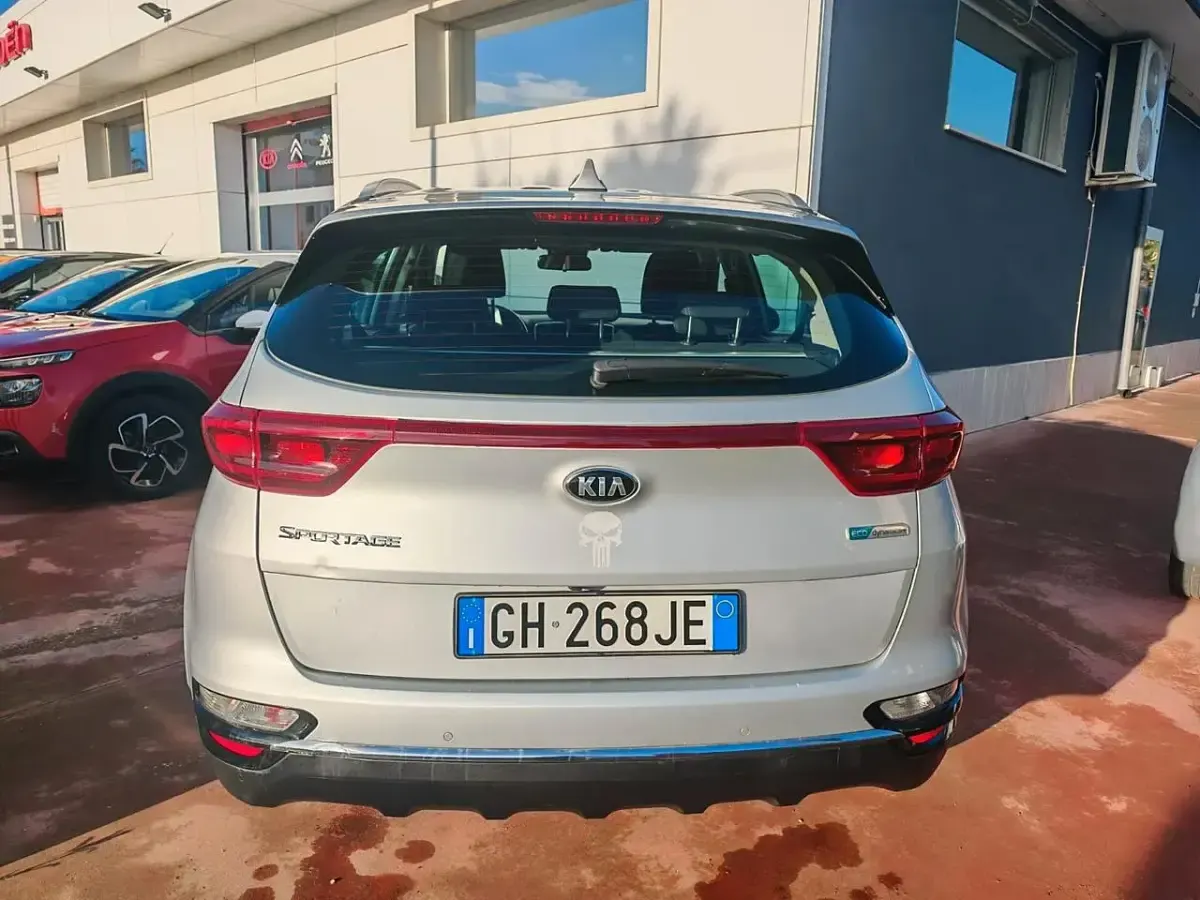 Usata Kia Sportage Style 135 CV (99 kW) 2021 Argento SUV