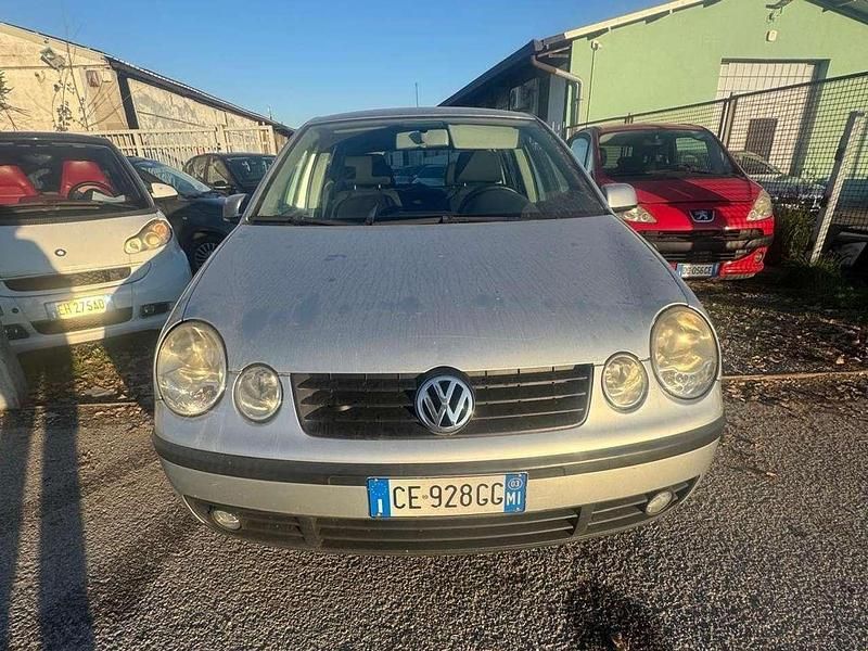 Argento Usata 2003 VW Polo Comfortline Tre volumi | 1690 € (Buon prezzo) - Immagine 1/4