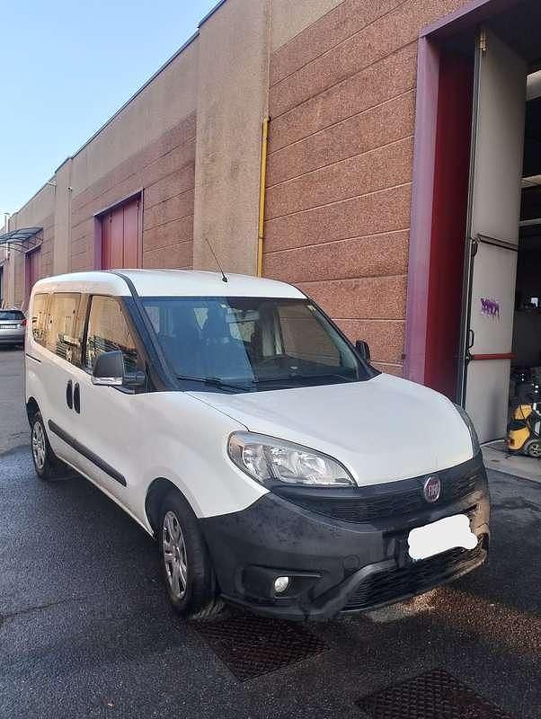 Usata Fiat Doblò Pop 95 CV (69 kW) 2016 Nero Monovolume