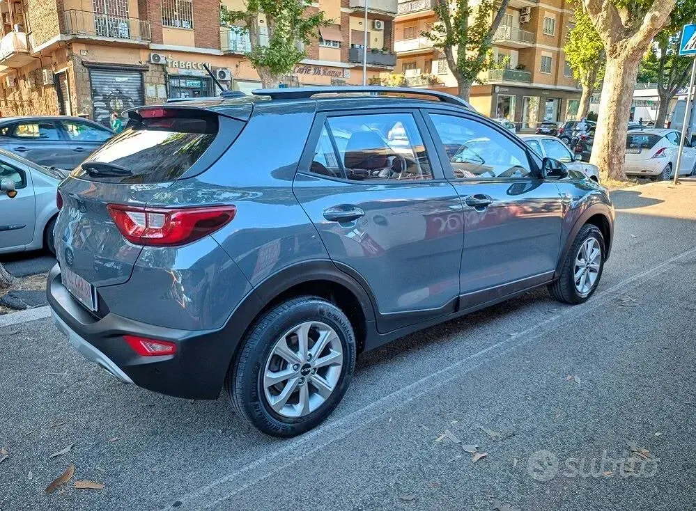 Usata Kia Stonic 82 CV (60 kW) 2023 Grigio SUV