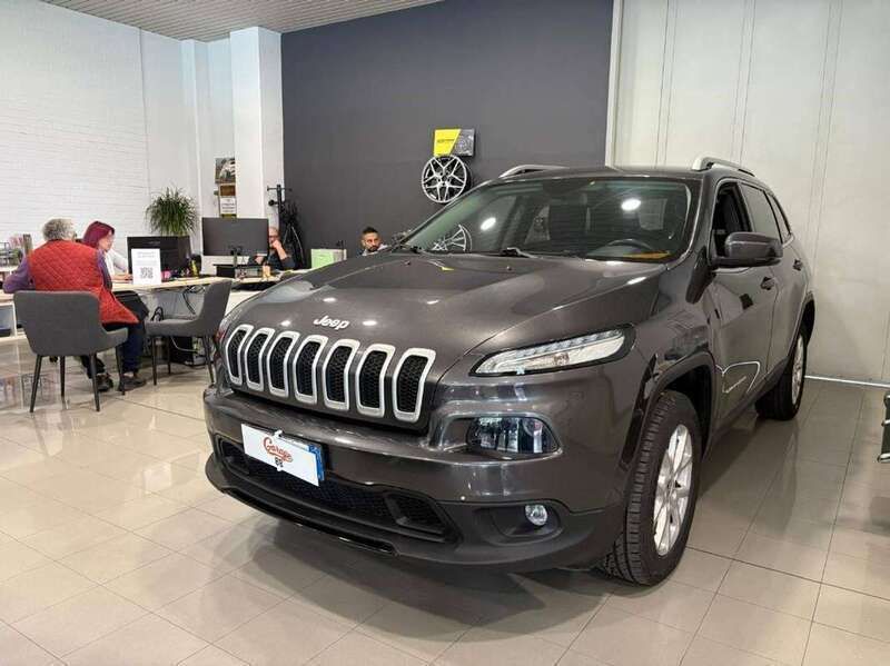 Grigio Usata 2016 Jeep Cherokee Longitude SUV | 13.900 € (Buon prezzo) - Immagine 1/4