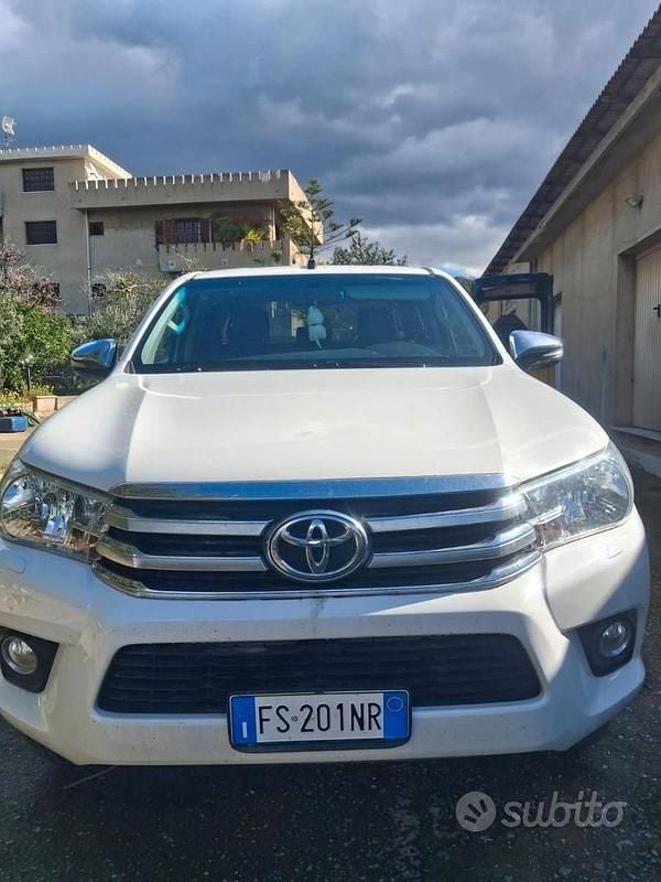 Usata Toyota HiLux 150 CV (110 kW) 2018 Bianco Pick-up
