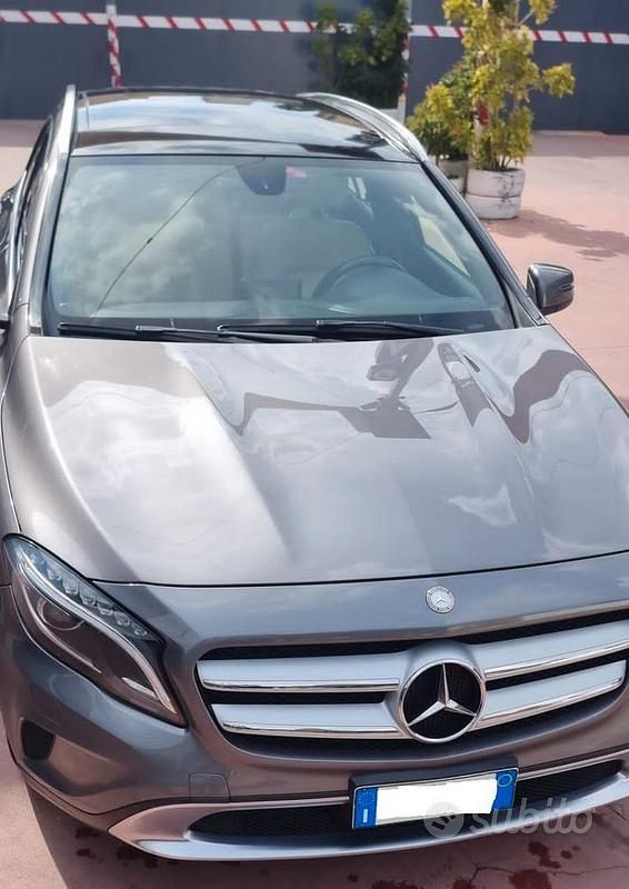 Grigio Usata 2015 Mercedes GLA220 SUV | 15.000 € (Super prezzo) - Immagine 1/4