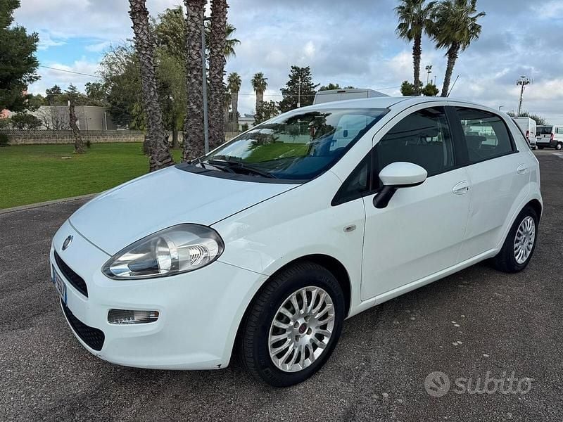 Usata Fiat Punto 74 CV (54 kW) 2012 Nero Utilitaria