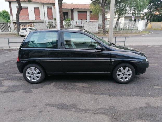 Lancia ypsilon 2002