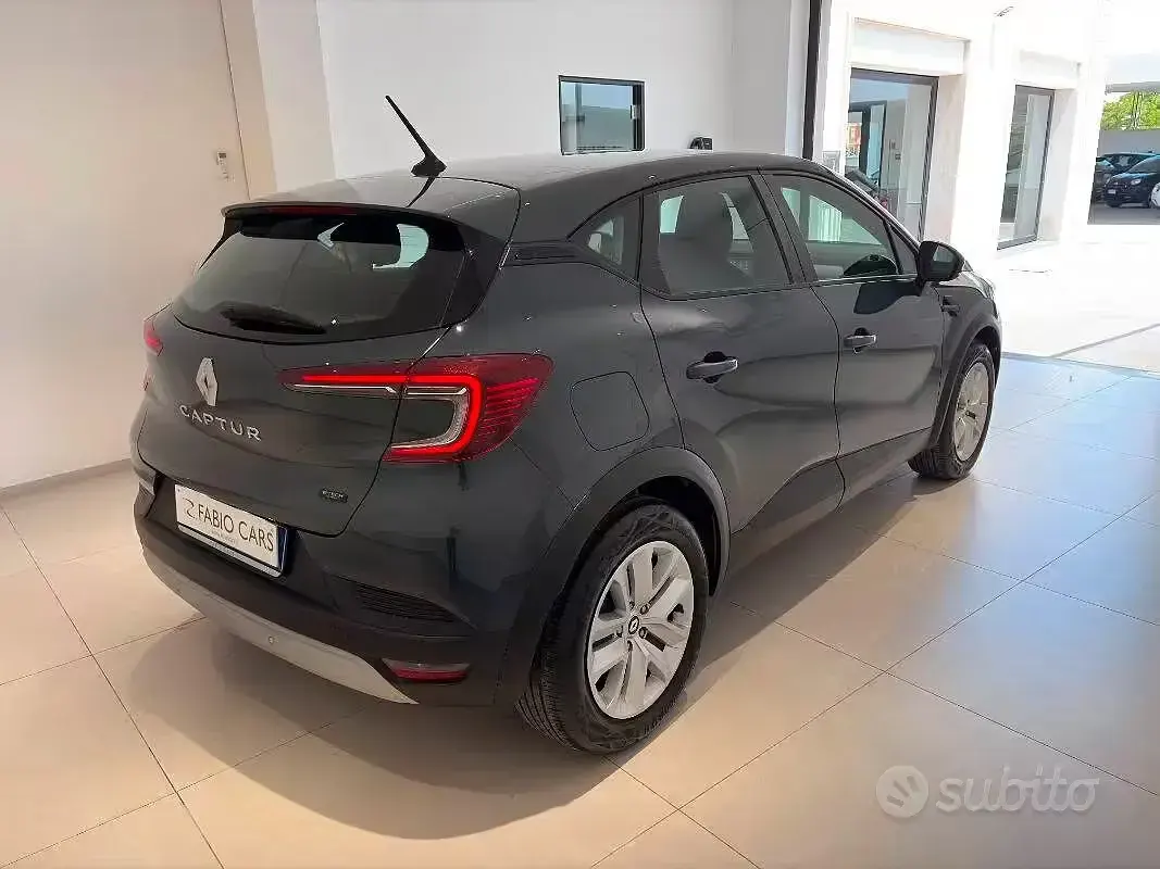 Usata Renault Captur Equilibre 145 CV (106 kW) 2023 Grigio SUV