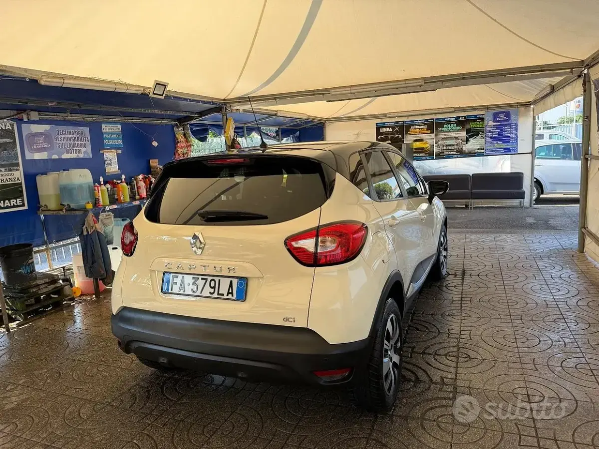 Usata Renault Captur 90 CV (66 kW) 2015 Beige SUV