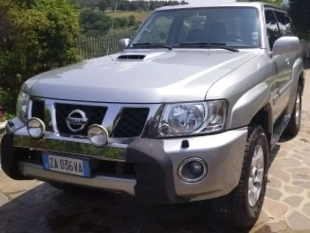 Usata Nissan Patrol 160 CV (117 kW) 2006 Argento SUV