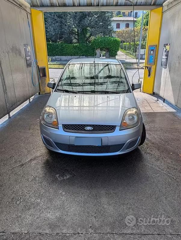 Usata Ford Fiesta 75 CV (55 kW) 2007 Blu Utilitaria