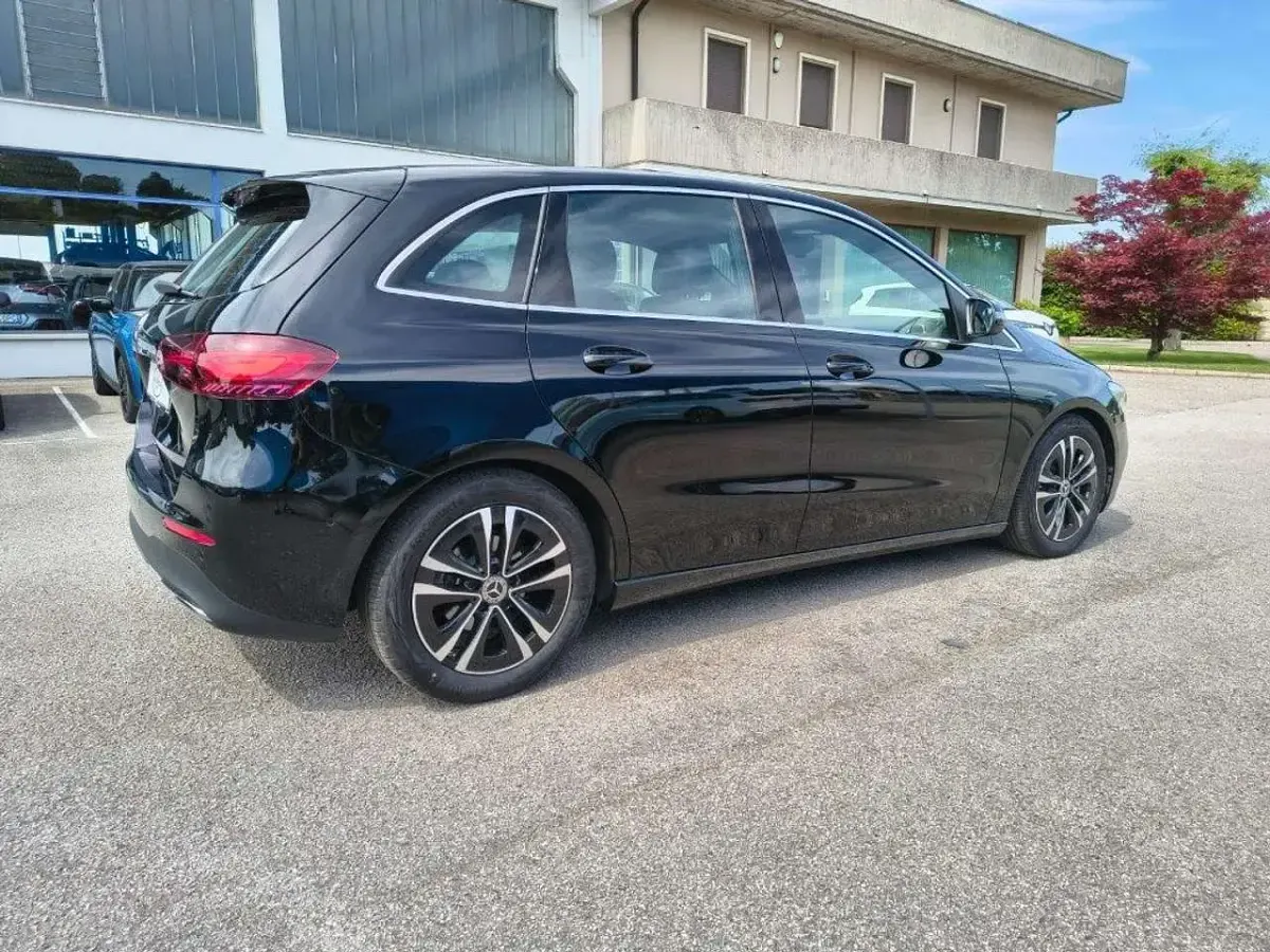 Usata Mercedes B180 Advanced Plus 116 CV (85 kW) 2025 Nero Monovolume