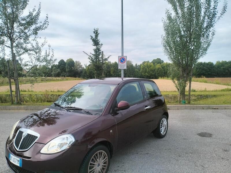 Viola Usata 2010 Lancia Ypsilon Due volumi | 2600 € (Buon prezzo) - Immagine 1/4