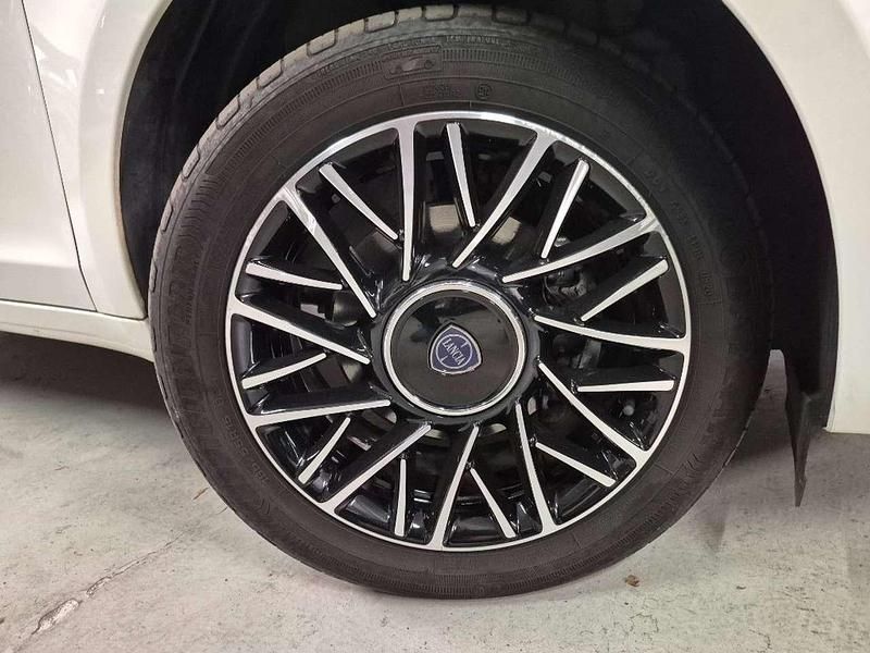 Usata Lancia Ypsilon Gold 69 CV (50 kW) 2020 Bianco metallizzato Utilitaria