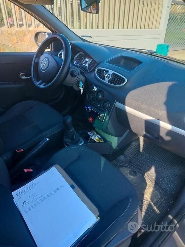 Usata Renault Clio II 75 CV (55 kW) 2010 Grigio Utilitaria