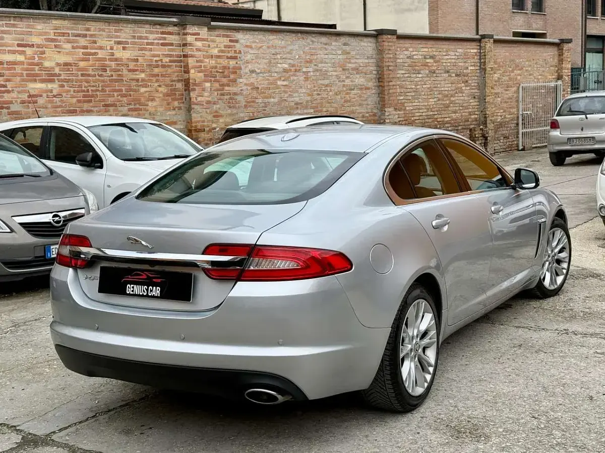 Usata Jaguar XF S 190 CV (139 kW) 2012 Argento Berlina