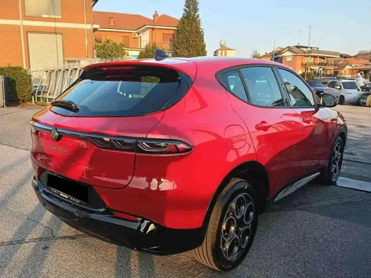 Używany Alfa Romeo Tonale Sprint 131 KM (96 kW) 2024 Czerwony SUV