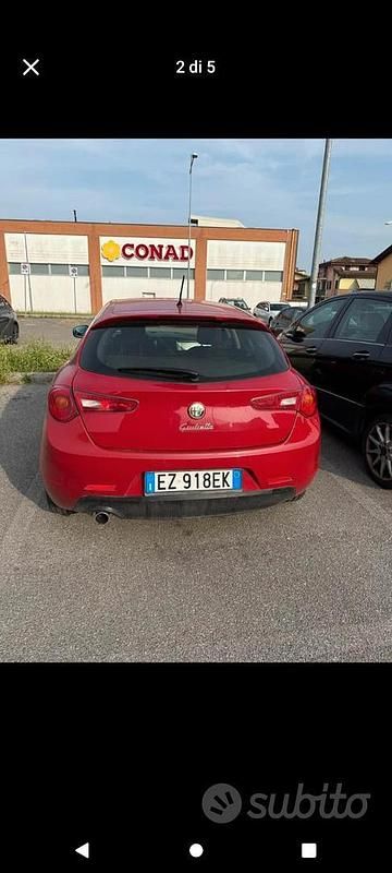 Usata Alfa Romeo Giulietta Distinctive 105 CV (77 kW) 2011 Rosso Utilitaria