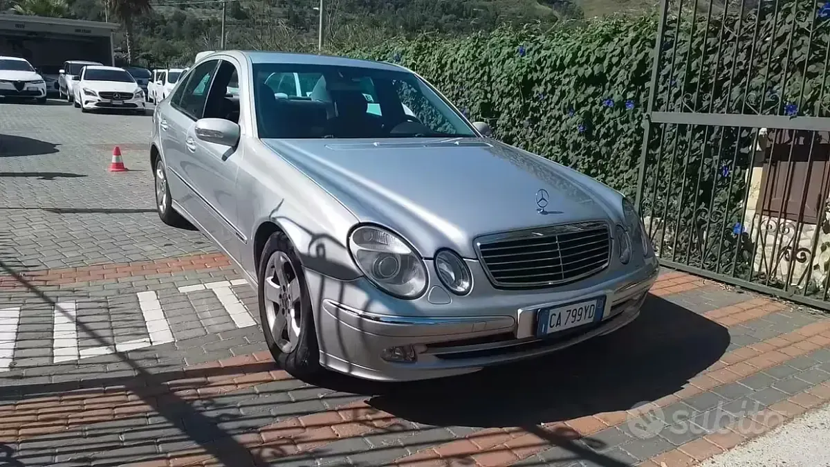 Usata Mercedes E270 Classic 177 CV (130 kW) 2002 Berlina