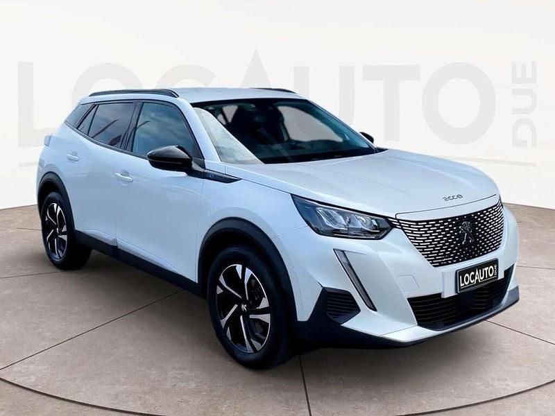 Usata Peugeot e-2008 Allure 100 kW (136 CV) 2022 Bianco SUV