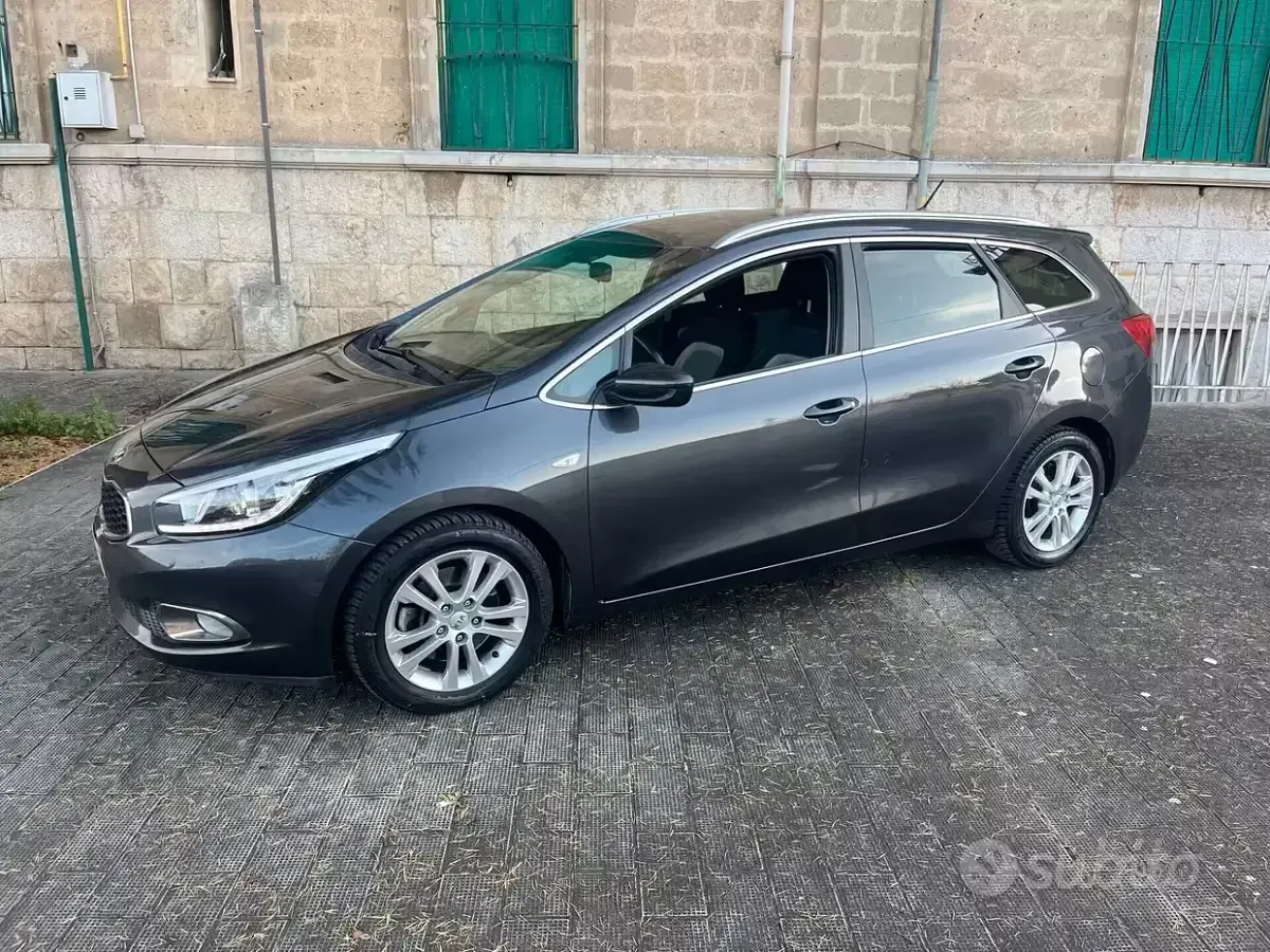 Begagnad Kia Ceed Sportswagon 110 HK (80 kW) 2014 Grå Kombi