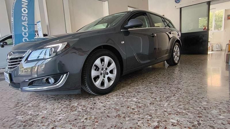 Usata Opel Insignia Eco 140 CV (102 kW) 2015 Perlato Station wagon