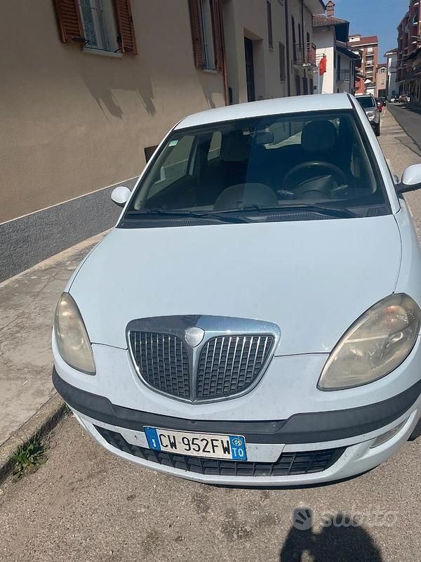 Blu Usata 2005 Lancia Ypsilon Due volumi | 2200 € - Immagine 1/4