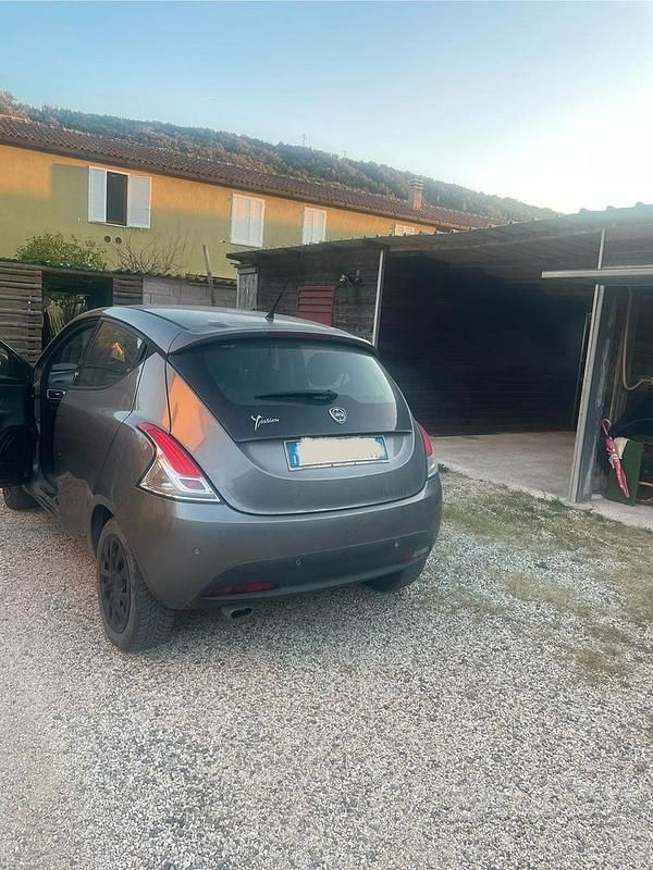 Usata Lancia Ypsilon 69 CV (50 kW) 2015 Utilitaria