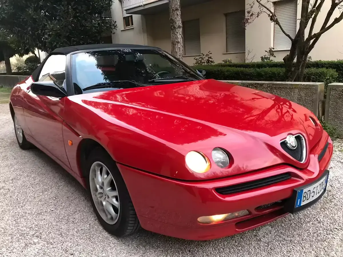 Usata Alfa Romeo Spider 144 CV (105 kW) 1999 Rosso Cabrio