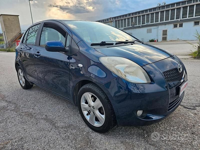 Usata Toyota Yaris Luna 90 CV (66 kW) 2006 Blu Utilitaria