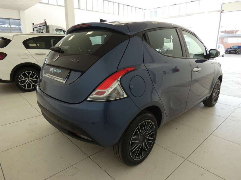 Usata Lancia Ypsilon Gold 69 CV (50 kW) 2022 Blu/azzurro Utilitaria