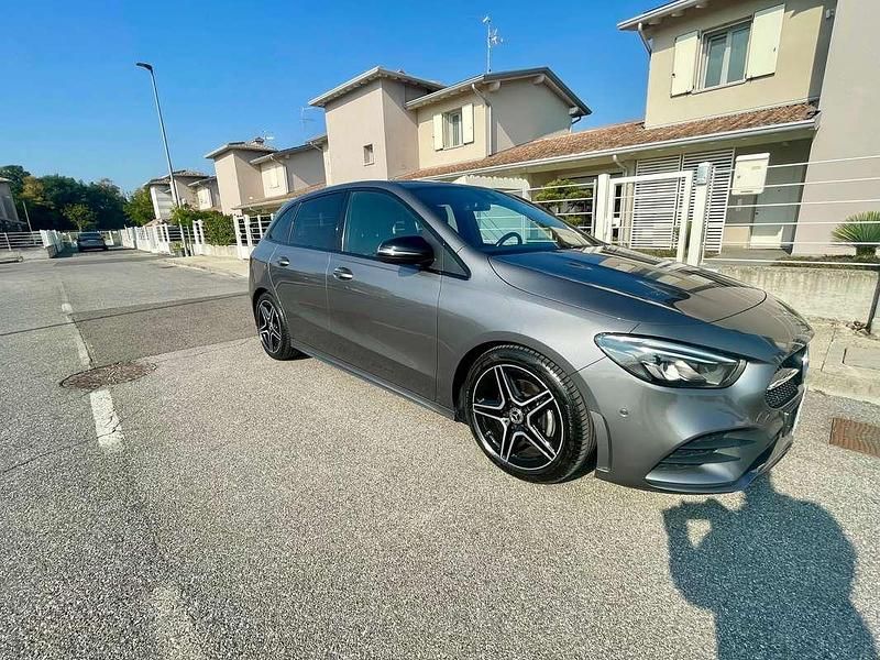 Usata Mercedes B200 Premium 163 CV (119 kW) 2021 Grigio Monovolume