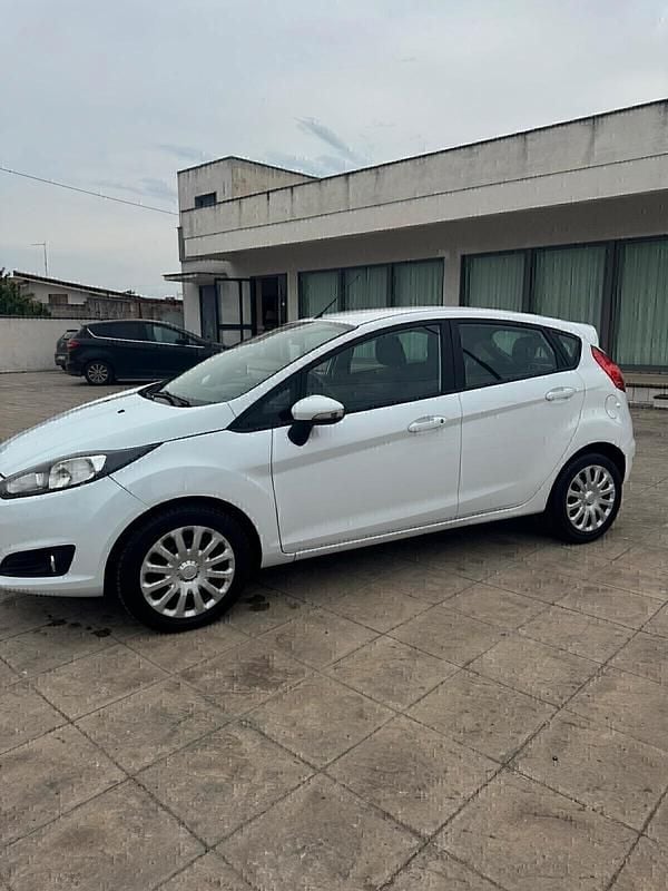 Usata Ford Fiesta 95 CV (69 kW) 2016 Bianco Berlina