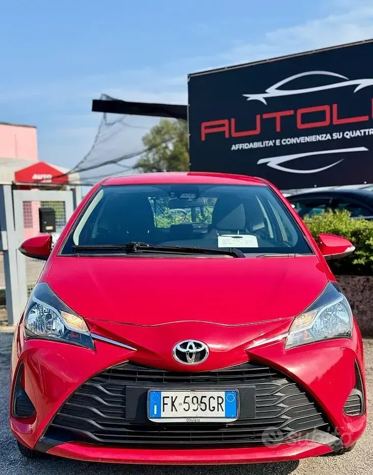 Usata Toyota Yaris Active 69 CV (50 kW) 2017 Rosso Utilitaria