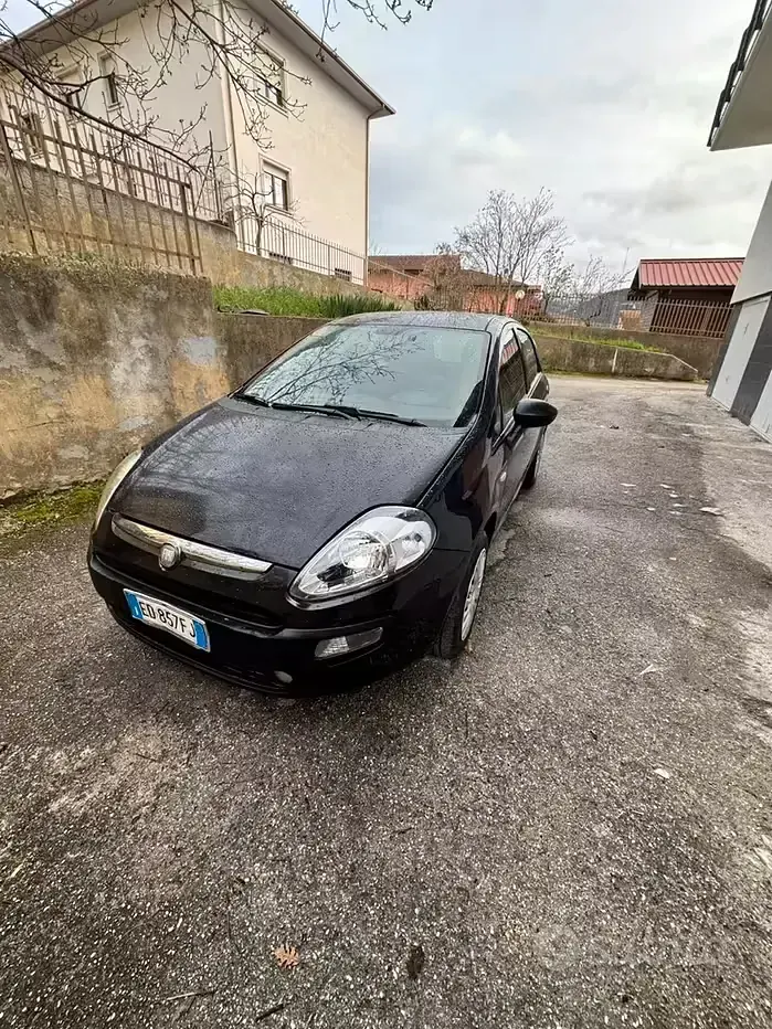 Usado Fiat Punto 75 CV (55 kW) 2010 Negro Utilitario