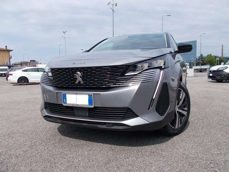 Usata Peugeot 3008 Allure 200 CV (147 kW) 2022 Antracite / metallizzato SUV