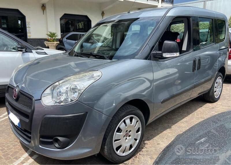 Usata Fiat Doblò Dynamic 121 CV (88 kW) 2013 Gray Monovolume