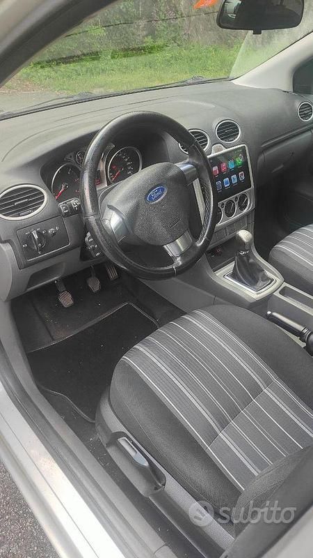 Begagnad Ford Focus 90 HK (66 kW) 2007 Grå Kombi