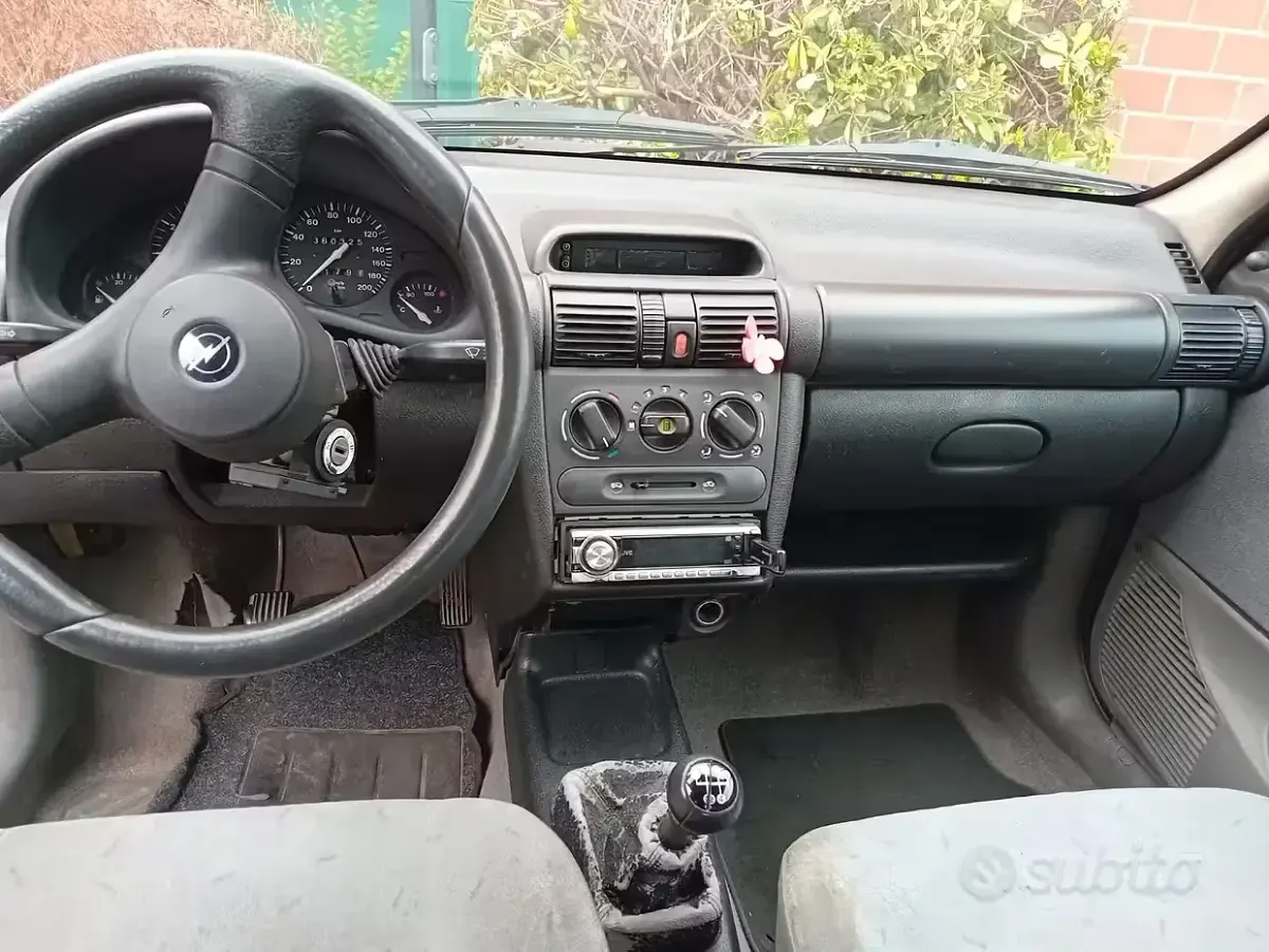Usata Opel Corsa 54 CV (39 kW) 1998 Grigio Utilitaria