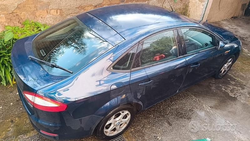 Usata Ford Mondeo 140 CV (102 kW) 2010 Blu Berlina