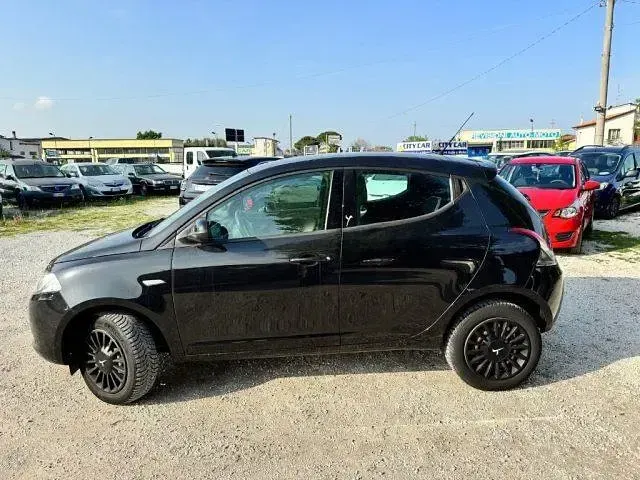 Gebraucht Lancia Ypsilon 84 PS (61 kW) 2015 Schwarz Kleinwagen