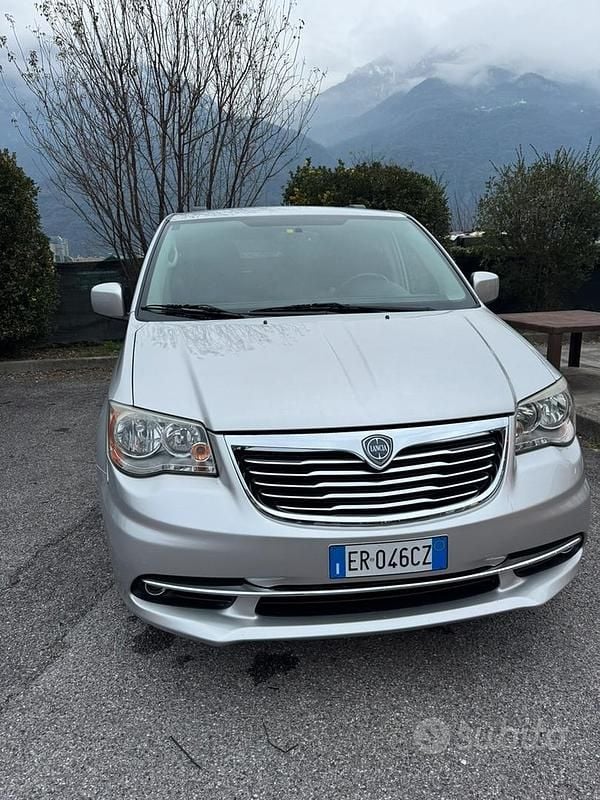 Usata 2013 Lancia Voyager Platinum Monovolume | 12.900 € (Buon prezzo) - Immagine 1/4
