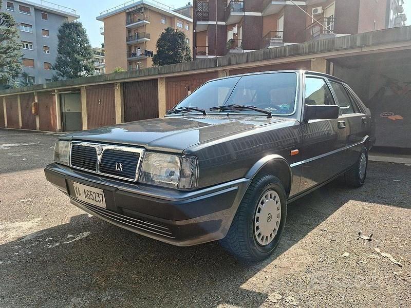 Usata Lancia Prisma 80 CV (58 kW) 1989 Grigio Berlina