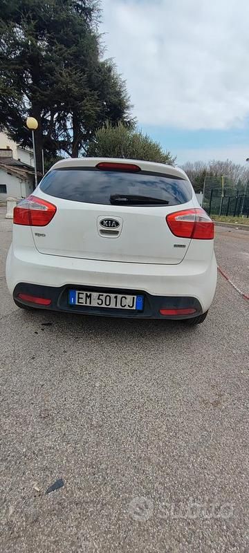 Usata Kia Rio EX 90 CV (66 kW) 2012 Bianco Berlina