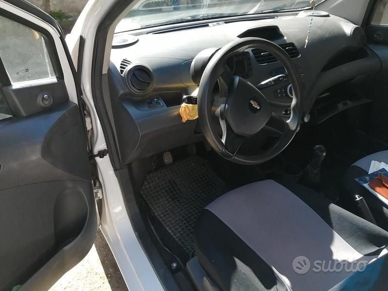 Usata Chevrolet Spark 68 CV (50 kW) 2011 Bianco Utilitaria