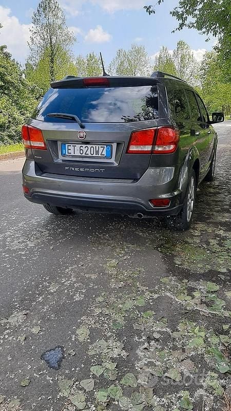 Usata Fiat Freemont Lounge 170 CV (125 kW) 2014 Grigio SUV