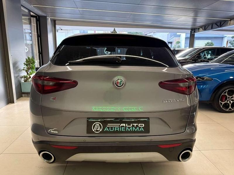Usata Alfa Romeo Stelvio Executive 210 CV (154 kW) 2018 Grigio SUV